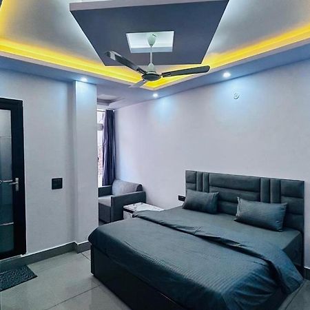 רישיקש Hotel Paradise Palm מראה חיצוני תמונה