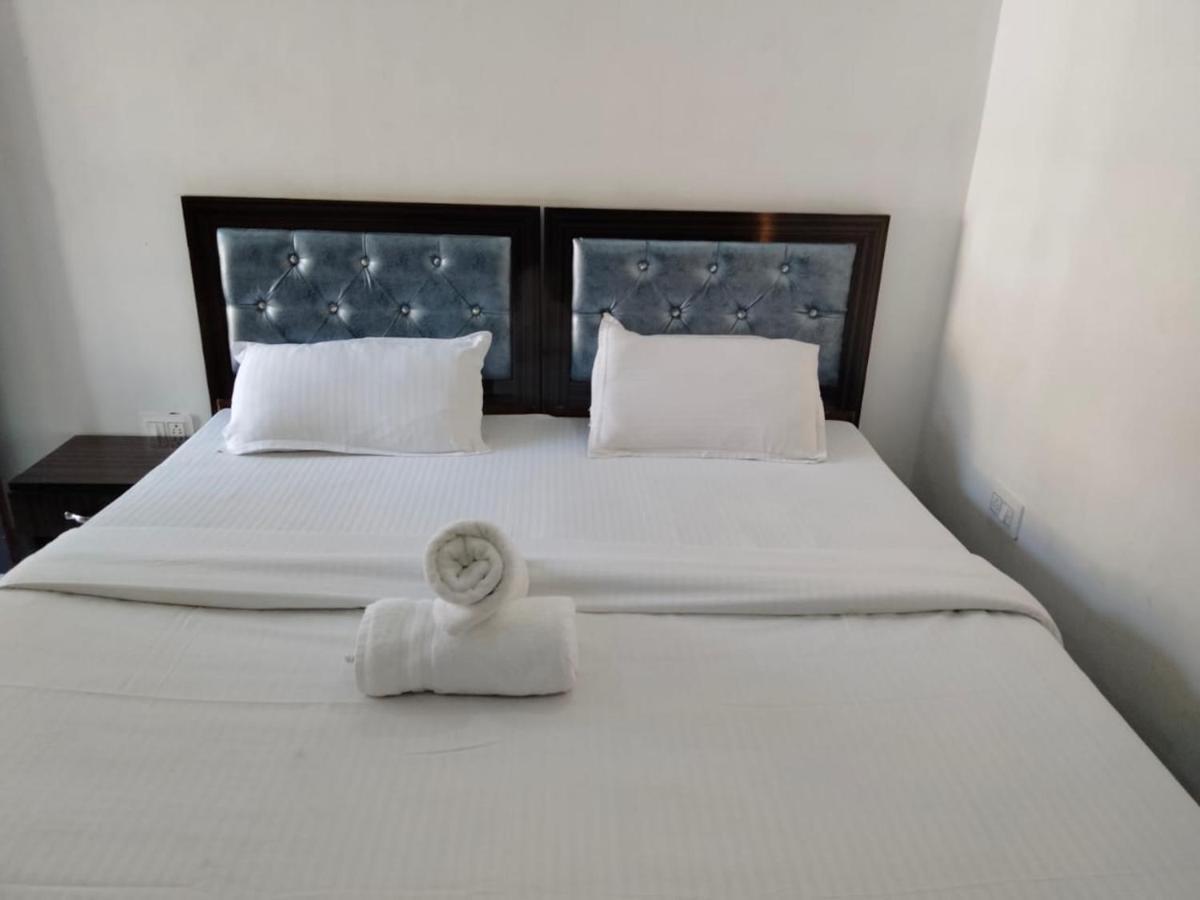 רישיקש Hotel Paradise Palm מראה חיצוני תמונה