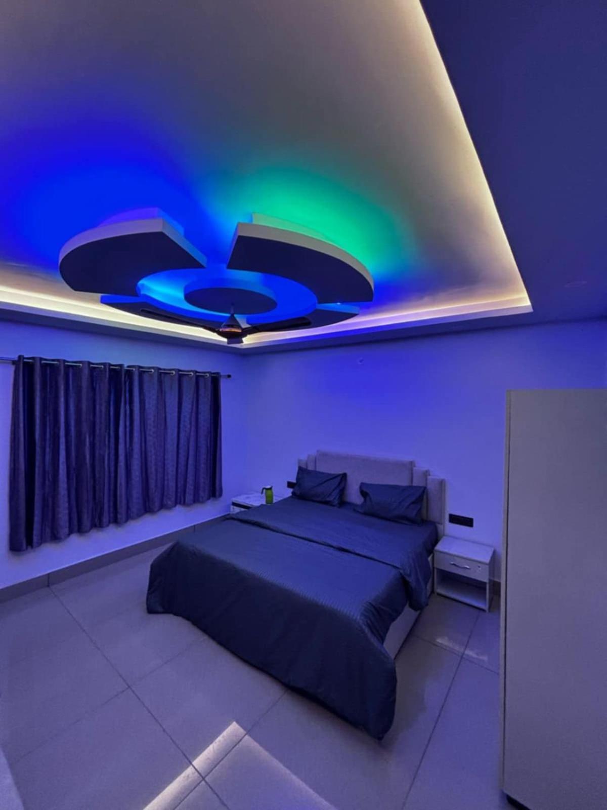 רישיקש Hotel Paradise Palm מראה חיצוני תמונה