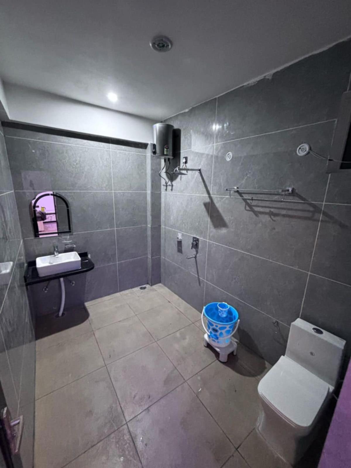 רישיקש Hotel Paradise Palm מראה חיצוני תמונה